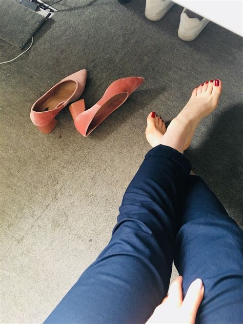 Barefoot Under The Desk In Work 😛 Rfeet