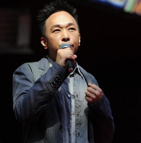 See more ideas about revolution art, cantonese songs, joan chen. 黃家強製作蠟像悼亡兄黃家駒，網友：真的好期待! - 每日頭條