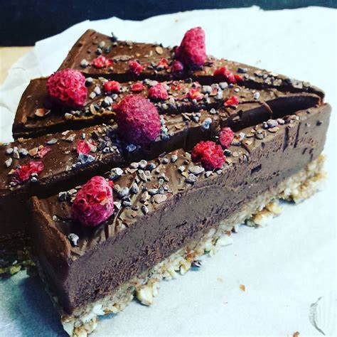 Wenn nichts mehr am zahnstocher kleben bleibt, ist euer kuchen fertig. Perfekte (rohe) Schokotorte einfach, schnell & gesund ...