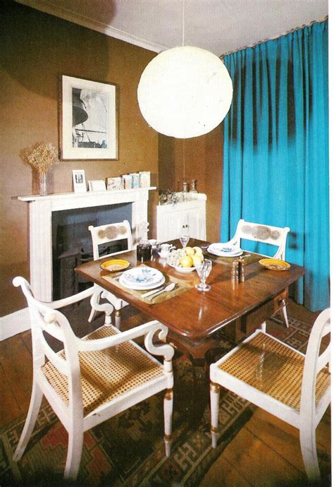The Fantasy Decorator: The Retro Decorator - 70s Dining Room