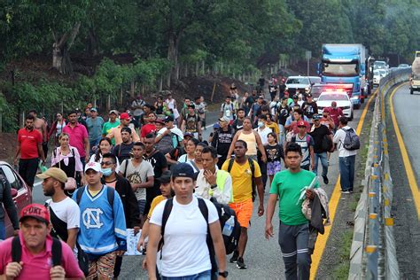 Nueva Caravana Migrante Se Entrega A Autoridades Tras 40 Kilómetros