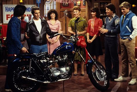 Happy Days Heres Why The Fonz Was Almost Never Seen Without His