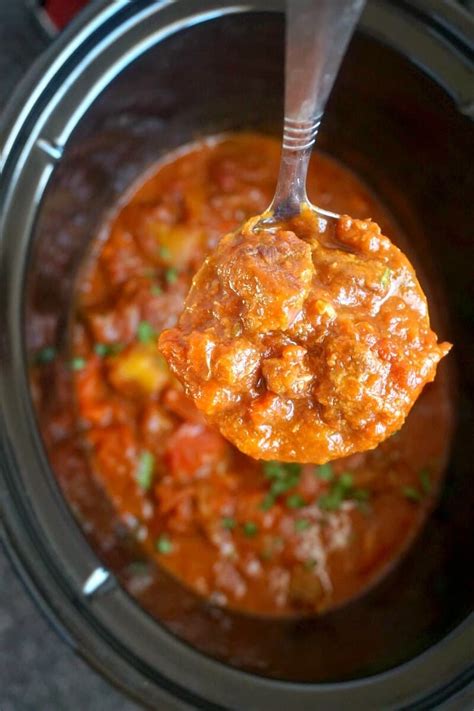 Slow cooker hungarian beef goulash