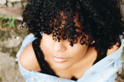 Nos Routines Pour Les Cheveux Bouclés Afro | Box évidence