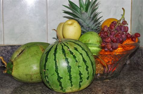 Noel Autor The Round Fruits And Other New Year S Eve Customs In The Philippines