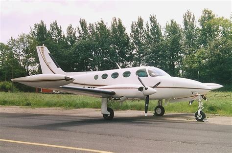 Cessna skycourier takes first flight. Cessna ontploft na crash tegen gebouw | Video - Up in the Sky