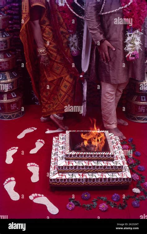 Hindu Wedding Saptapadi The Seven Wows Of Hindu Weddings Stock Photo