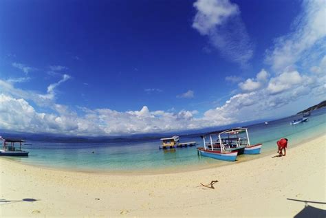 Fenomena alam di pantai selatan ini salah satunya adalah pantai karang bolong. Pantai Tanjung Karang Yang Tersembunyi Di Donggala, Sulawesi Tengah - Backpacker Jakarta