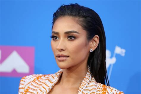 Shay Mitchell Reveals She Had A Miscarriage Last Year Fashion Magazine