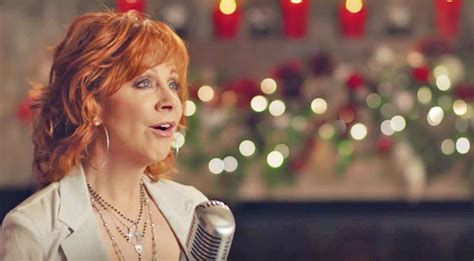 Reba Mcentire Delivers Phenomenal Performance Of Ill Be Home For