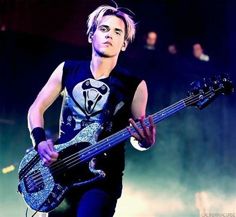 Mikey Way Of My Chemical Romance And His Sparkly Guitar My Chemical Romance Mikey Way