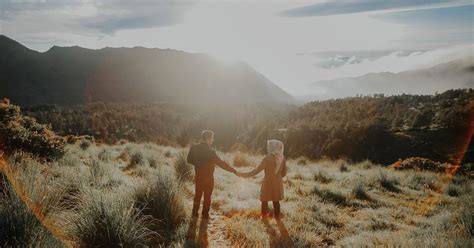 From deep love stories to light romcoms, these romantic movies are ready and waiting. Suami Isteri Yang Selalu Berpegangan Tangan Bakal ...
