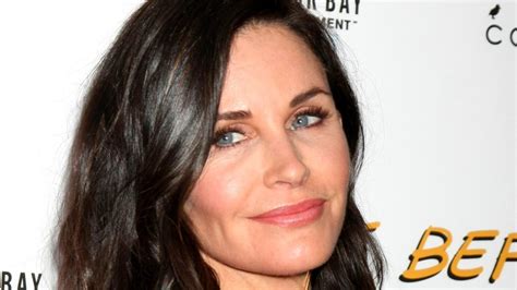 The Friends Show Did This To Pay Tribute To Courteney Coxs Marriage