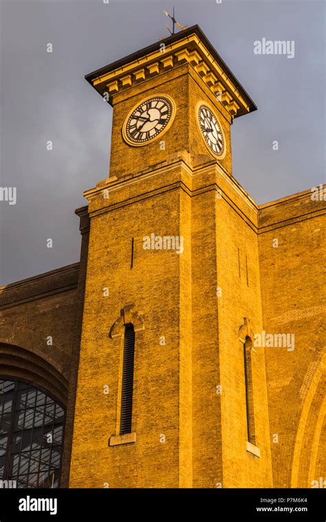 Bahnhoefe Uhr Stockfotos Und Bilder Kaufen Alamy