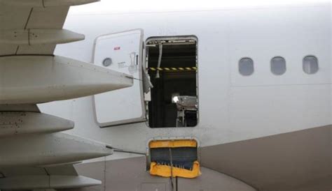 Terungkap Ini Alasan Penumpang Pesawat Asiana Buka Pintu Darurat Saat