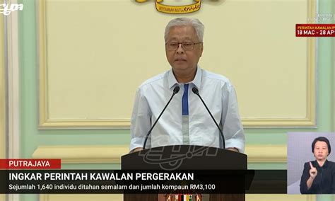 Satu set perlangkapan gunting rambut ini memiliki semua yang anda butuhkan untuk menggunting rambut dan menata rambut. 'Operasi kedai gunting rambut, cermin mata tak dibenarkan'