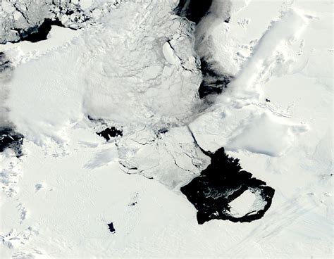 Huge Antarctic Iceberg Drifts Out To Sea Time Lapse Video Live Science