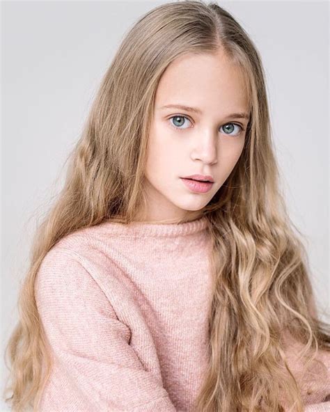 Alisa Samsonowas Fotos Vk In 2021 Cute Girl Outfits Little Girl