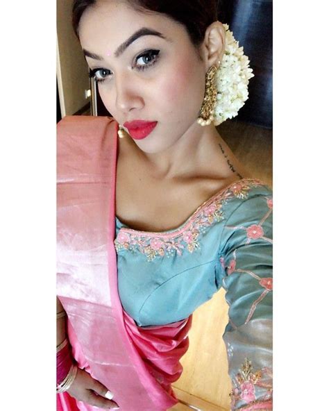 Nita Shilimkar Instagramer Photoshoot In Saree Fashion Formal