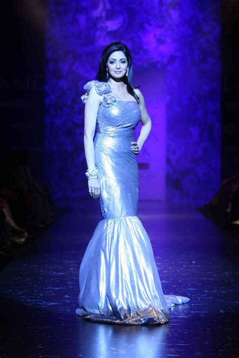 The Gorgeous Neeta Lullas Silver Jubilee Show Brought Bollywood Glamour On The Catwalk At