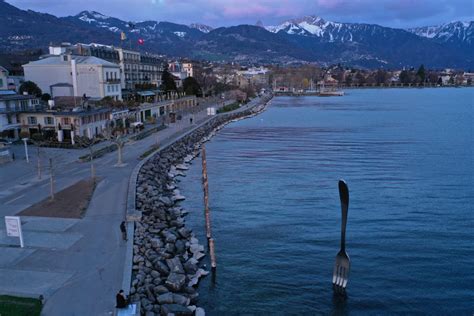The cheapest way to get from frankfurt am main to saarlouis costs only €22, and the quickest way takes just 1¾ hours. Vevey: The Fork | Dronestagram