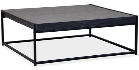 Très élégante et pratique, cette table basse dispose de 2 cases rangement et est composée de pieds en métal et de d'un caisson et plateau en bois foncé effet chêne vieilli. Table basse réversible bois effet vintage et métal noir ...