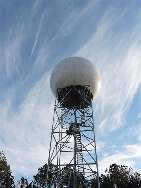 Base technicians keep a weather radar ready to track a storm > Robins
