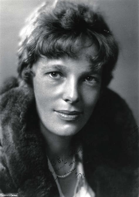 Amelia Earhart Biography Facts And Pictures