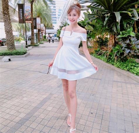 15 Photos Of Hot Taiwanese Flight Attendant With Doll Like Features
