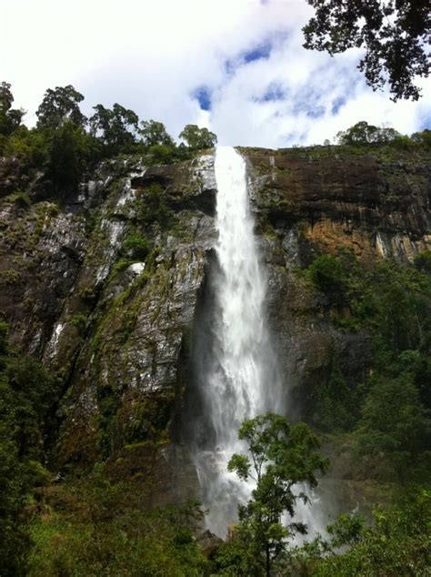 6 Breathtaking Waterfalls In Sri Lanka ~ Amazing Pla 1