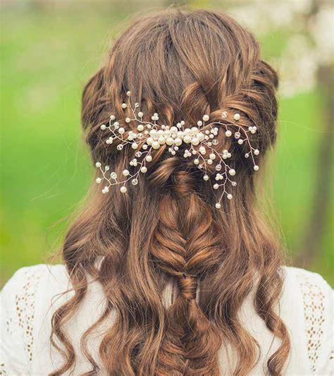 #having thick hair #jagged hair #layered haircut #simple hairstyle #various colorful hair #witherspoon hair #witherspoon hairstyles #colorful hair accessories #hair high #reese witherspoon hairstyles. 50 Simple Bridal Hairstyles For Curly Hair