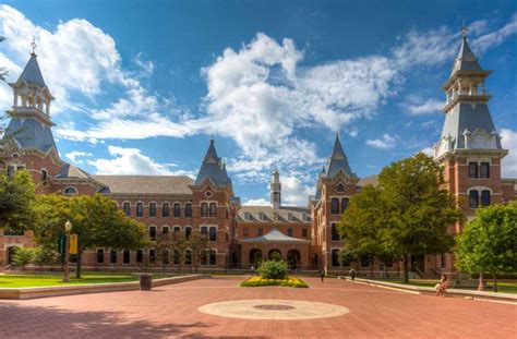 Do you need to book in advance to visit baylor university? Experience Baylor Graduate School in Virtual Reality.