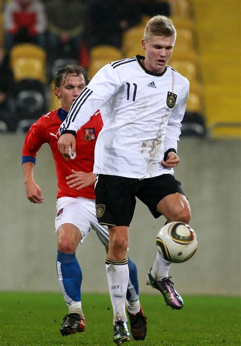 Jung yun ho (정윤호) position: Milans Jung-Star Merkel: Aufsteiger im Edel-Ensemble - DER ...