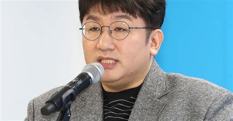 All rights belong to it's rightful owner/owner's. Bang Si Hyuk Reveals Big Hit's Profits For 2019 So Far, A ...