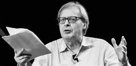 Il locale chiuso per 5 giorni. Vittorio Sgarbi, chi è? Fidanzata, figli, capra, partiti ...