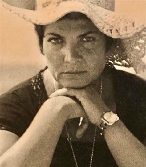 Dalla cantante romana noemi garofalo, madre di manuela, claudio villa ebbe due figli. Manuela Villa, chi era la madre: ballerina di cui si ...