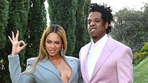 Beyonc And Jay Z Pose For Rare Couple Photos In Contrasting Fashions