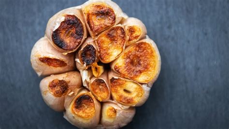 Should You Squeeze Roasted Garlic