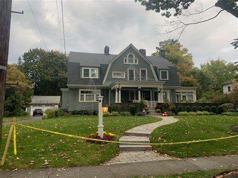 Westfield N J Residents Are Sick Of Netflix Fans Driving To The Watcher House At