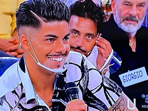 Andrea dice di lei che è molto gelosa ma immotivatamente e sostiene che questa gelosia estrema limiti il loro rapporto rischiando. Andrea corteggiatore Valentina Autiero: ecco chi è, età ...