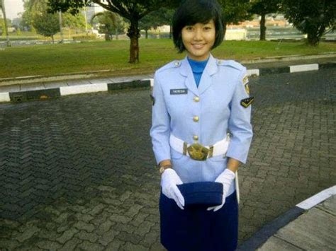 Foto Theresia Pramugari Cantik Indonesia Air Force