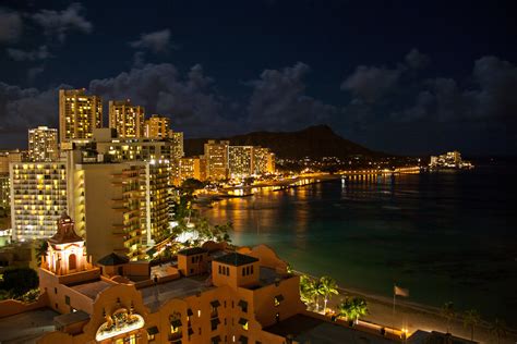Night View Of Waikiki Beach Honolulu Hawaii I Was Only S Flickr