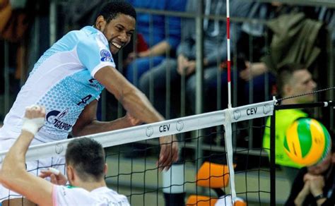 He is wilfredo león hechavarría and alina venero boza (a former volleyball player)'s son. Wilfredo Leon: Polskiego uczę się dzięki żonie i aplikacji ...