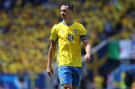 Zlatan ibrahimović (born 3 october 1981) is a swedish footballer. Los Angeles Galaxy : Zlatan Ibrahimovic erhält Verstärkung ...