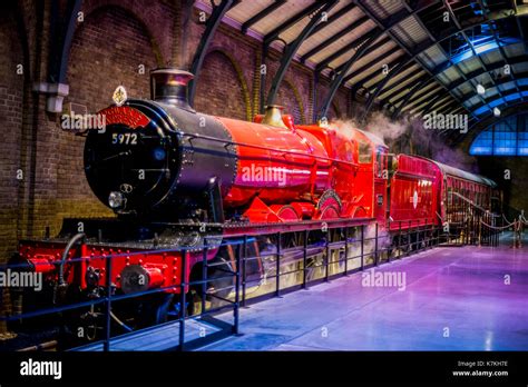 Hogwarts Express At Platform 9 34 In Warner Brothers Harry Potter