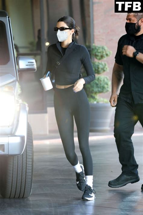 Hot Kendall Jenner Flaunts Her Slender Figure And Cameltoe In La 39