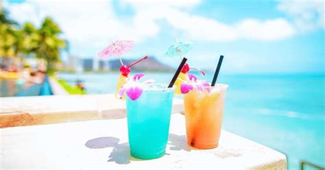The 9 Best Beach Bars In Honolulu Oahus Coolest Oceanfront Spots