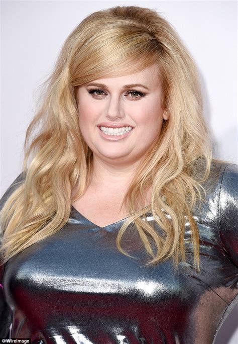 Rebel Wilson Carries Giant Lolly Bag To American Music