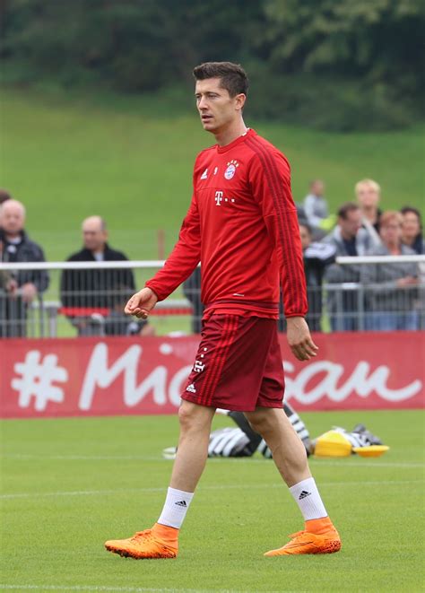 Lewandowski играет с 2014 в бавария мюнхен (фкб). Robert Lewandowski - Wikipedia, la enciclopedia libre