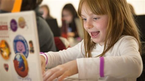 girls learning code workshop teaches how to make art with math cbc news